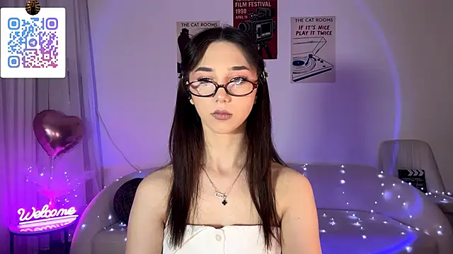 Snapshot of LinaMour chatting on May 17, 2026, 10:10 pm LinaMour online show from May 17, 2026, 10:10 pm