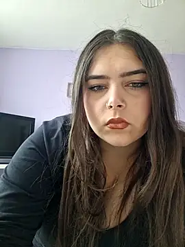 KatieLace online show from October 5, 2025, 3:14 pm