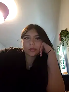 KatieLace online show from September 24, 2025, 9:54 pm