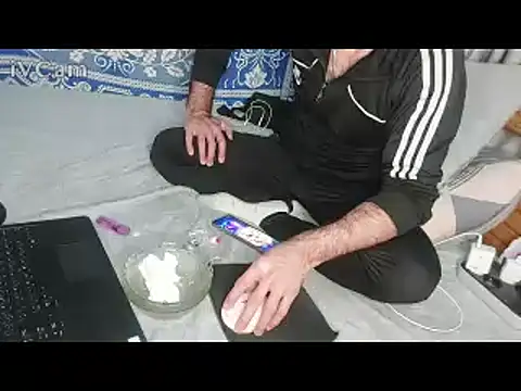 yazinyazin1 online show from March 16, 2026, 10:45 pm