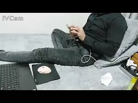 yazinyazin1 online show from January 16, 2026, 8:35 pm