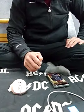 yazinyazin1 online show from December 23, 2025, 10:58 am