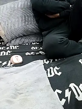 yazinyazin1 online show from December 22, 2025, 7:52 am