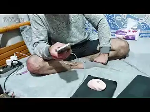 yazinyazin1 online show from February 26, 2026, 9:04 pm