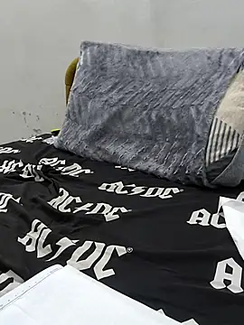 yazinyazin1 online show from November 11, 2025, 1:11 am