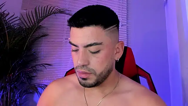 Snapshot of Alexander_Diiaz chatting on September 22, 2025, 10:43 am Alexander Diiaz online show from September 22, 2025, 10:43 am