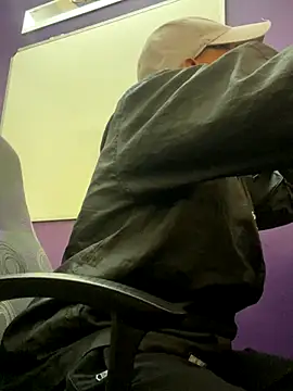 fitsexyman online show from October 20, 2025, 2:39 pm