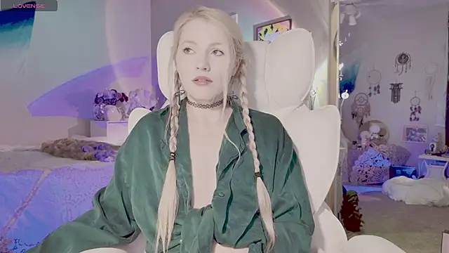 Talulaa online show from November 14, 2025, 6:33 pm