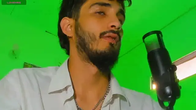 LovexJuxn  online show from January 8, 2026, 3:18 pm