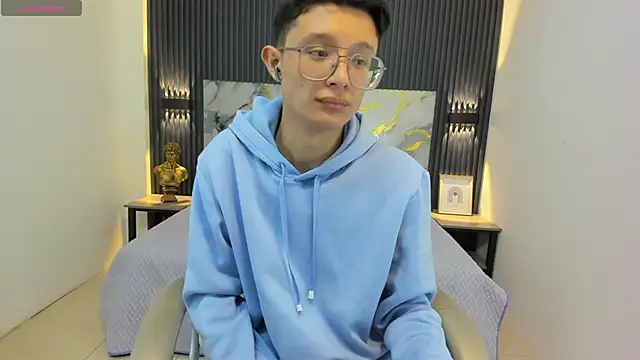 SantiagoRusso18 online show from September 12, 2025, 12:38 pm