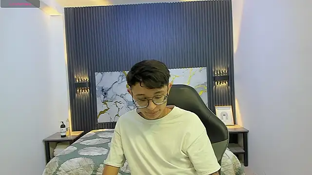 SantiagoRusso18 online show from February 11, 2026, 7:25 pm