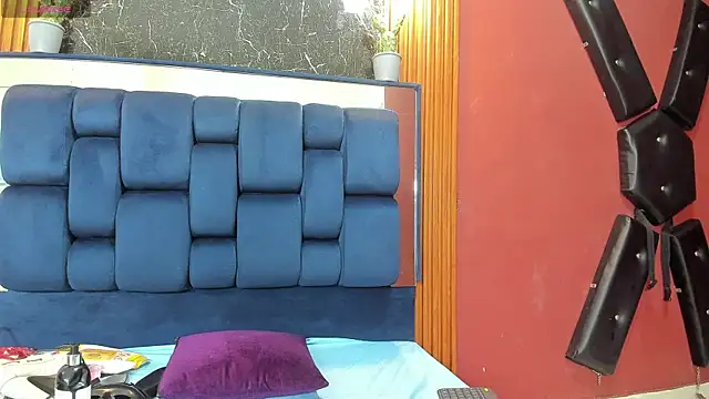 JisooLuv online show from November 12, 2025, 7:51 pm