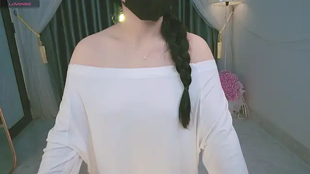 Snapshot of miu_iu24 chatting on November 2, 2025, 2:05 am miu iu24 online show from November 2, 2025, 2:05 am