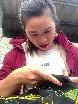 tuyetnhi-00 online show from December 21, 2025, 9:11 am