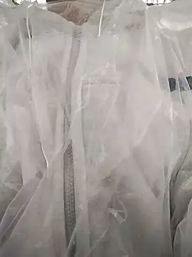 tuyetnhi-00 online show from November 3, 2025, 2:06 am