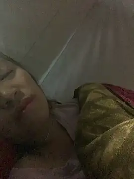 tuyetnhi-00 online show from December 14, 2025, 10:04 pm