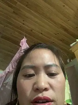 tuyetnhi-00 online show from December 17, 2025, 1:27 pm