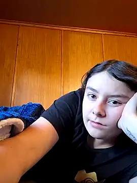 YoungLiisaxx online show from November 13, 2025, 6:50 am