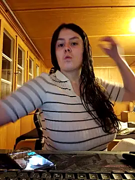 YoungLiisaxx online show from February 18, 2026, 5:42 pm