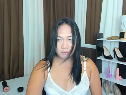 TsUncutKaren online show from September 17, 2025, 4:09 pm