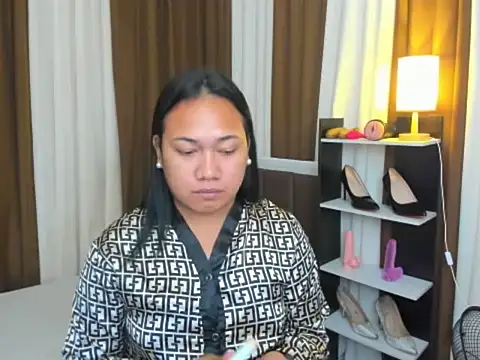 TsUncutKaren online show from September 24, 2025, 4:13 pm