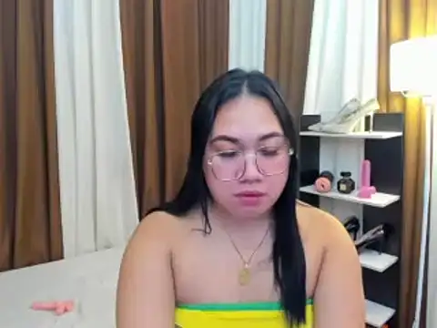 TsUncutKaren online show from December 19, 2025, 5:43 am