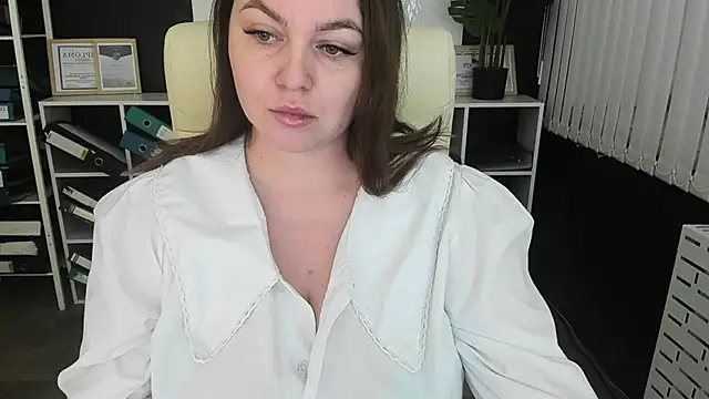  feel me  online show from November 17, 2025, 1:42 am