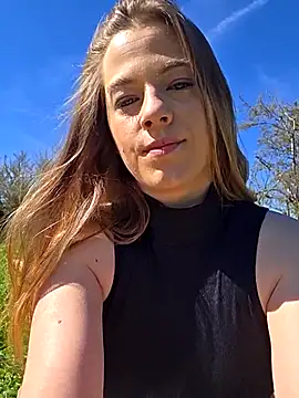 Luna Lynn online show from April 8, 2026, 9:55 am