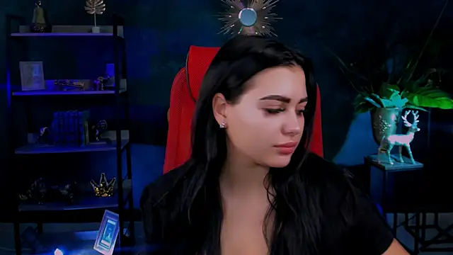 NaomiWilsons online show from November 21, 2025, 8:35 am