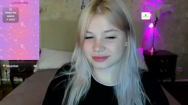 Diana Dream online show from November 28, 2025, 2:39 pm