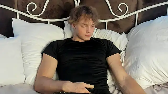 ChaseMuscular online show from October 2, 2025, 10:40 am