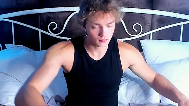 ChaseMuscular online show from October 9, 2025, 4:13 am