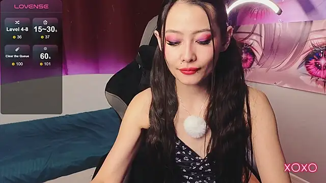 Milly  Foxy online show from December 18, 2025, 1:26 pm