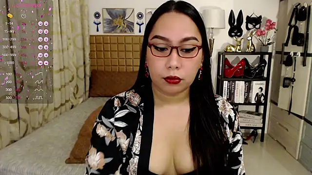 iamyourfantasyxx online show from June 15, 2026, 12:01 am
