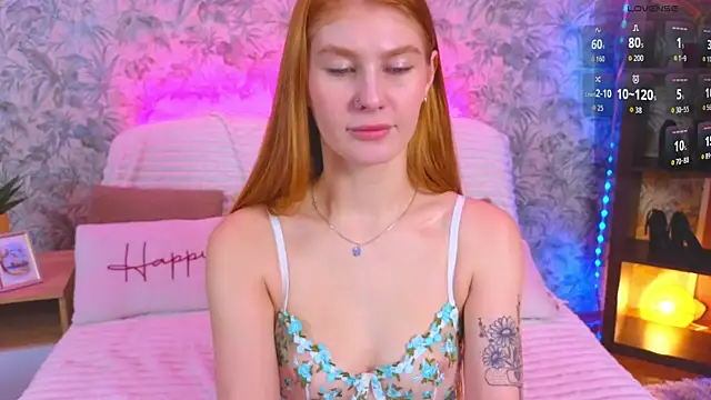 JuliaPowers  online show from November 10, 2025, 5:45 am