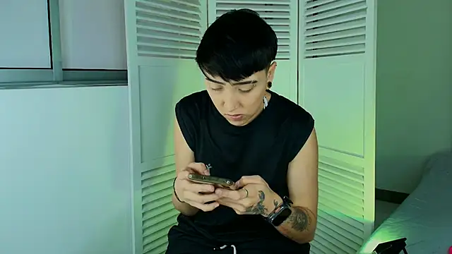 Eryx Eriscor online show from November 11, 2025, 2:12 pm