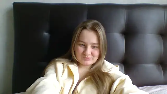 Snapshot of Karyllia chatting on October 8, 2025, 9:33 am Karyllia online show from October 8, 2025, 9:33 am