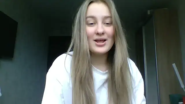 Snapshot of Karyllia chatting on October 5, 2025, 10:17 am Karyllia online show from October 5, 2025, 10:17 am