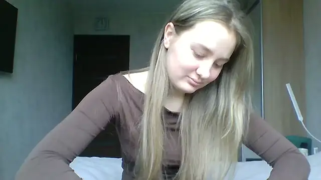Snapshot of Karyllia chatting on October 7, 2025, 9:21 am Karyllia online show from October 7, 2025, 9:21 am
