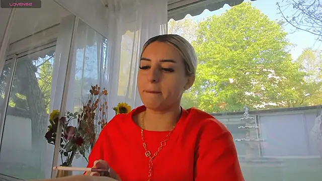 Ella Vee online show from April 23, 2026, 5:25 am