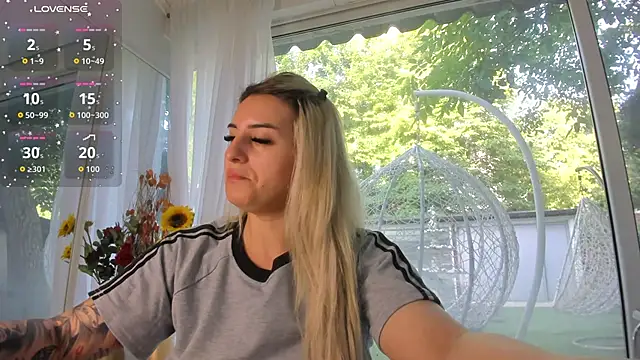 Snapshot of Ella_Vee chatting on June 15, 2026, 4:34 am Ella Vee online show from June 15, 2026, 4:34 am