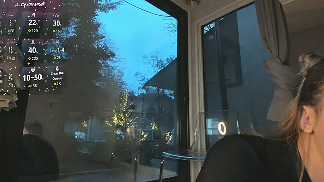 Ella Vee online show from December 5, 2025, 5:39 am