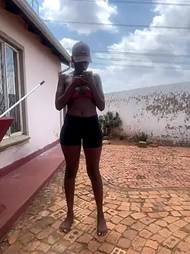 Snapshot of Melanin2002 chatting on November 6, 2025, 8:29 am Melanin2002 online show from November 6, 2025, 8:29 am