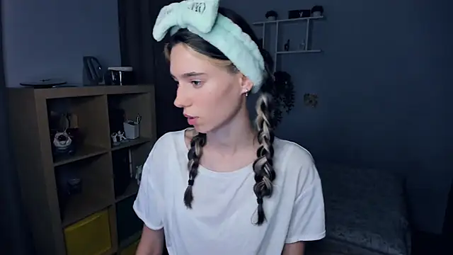 AntonettaTarring online show from September 11, 2025, 7:30 am