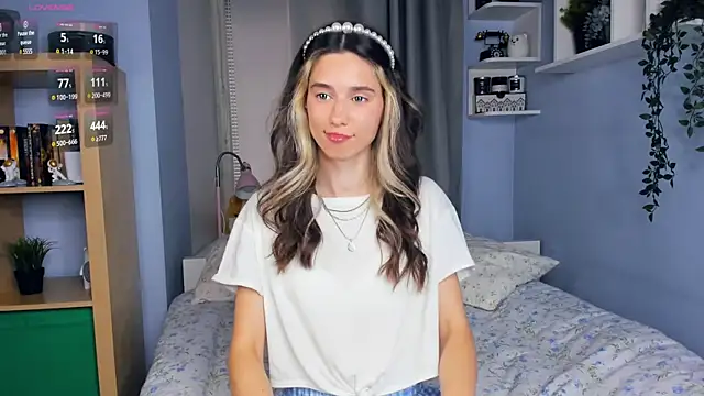 AntonettaTarring online show from September 25, 2025, 7:47 am