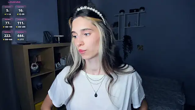 AntonettaTarring online show from September 18, 2025, 7:22 am