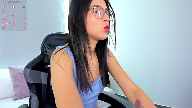 Snapshot of desireee_ chatting on November 3, 2025, 12:09 pm desireee online show from November 3, 2025, 12:09 pm