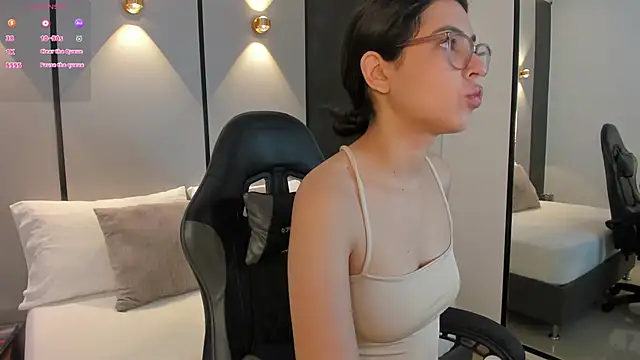 desireee  online show from February 16, 2026, 12:37 pm