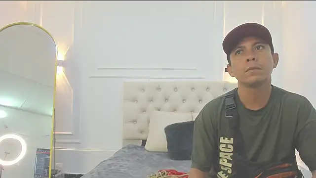 Snapshot of charlotte_dante212 chatting on April 5, 2026, 3:13 am charlotte dante212 online show from April 5, 2026, 3:13 am