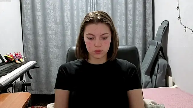 CutieAnny online show from May 14, 2026, 8:28 pm